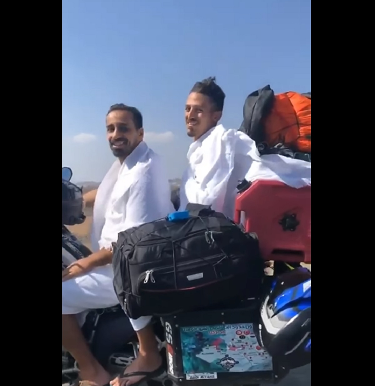 Voyage vers la Mecque : l'incroyable aventure de 2 Algériens - Vidéo